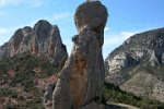 Der singende Felsen. Die Luft lässt seltsame Laute entstehen: Ein Winseln und Summen schwingt über den Berg.